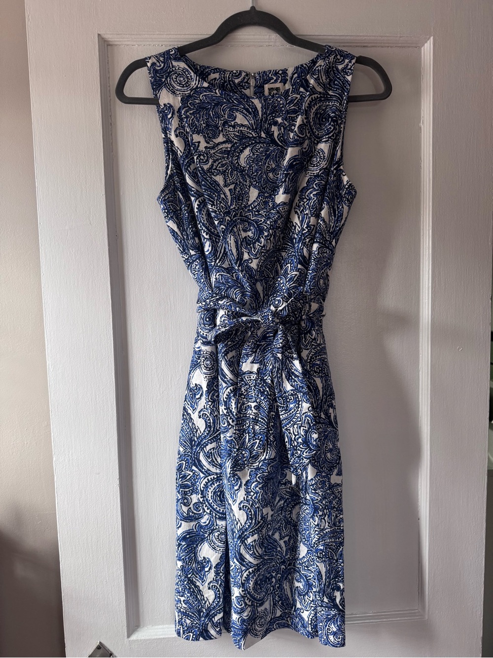 Sleeveless summer dress.  Blue & White Paisley Tie-Waist Dress.  Linen blend